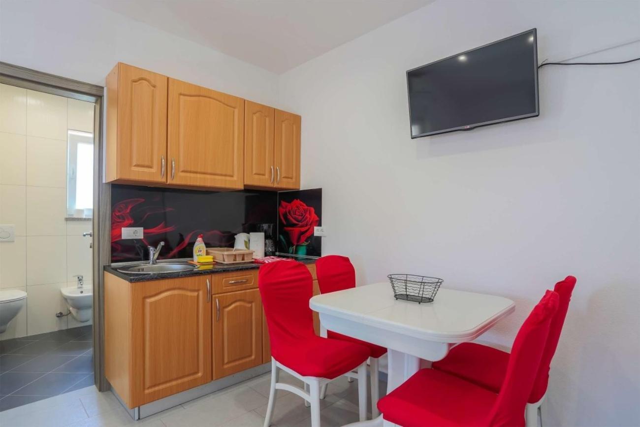 Villa Vita Apartments & Studios With Common Pool Valbandon Exterior foto