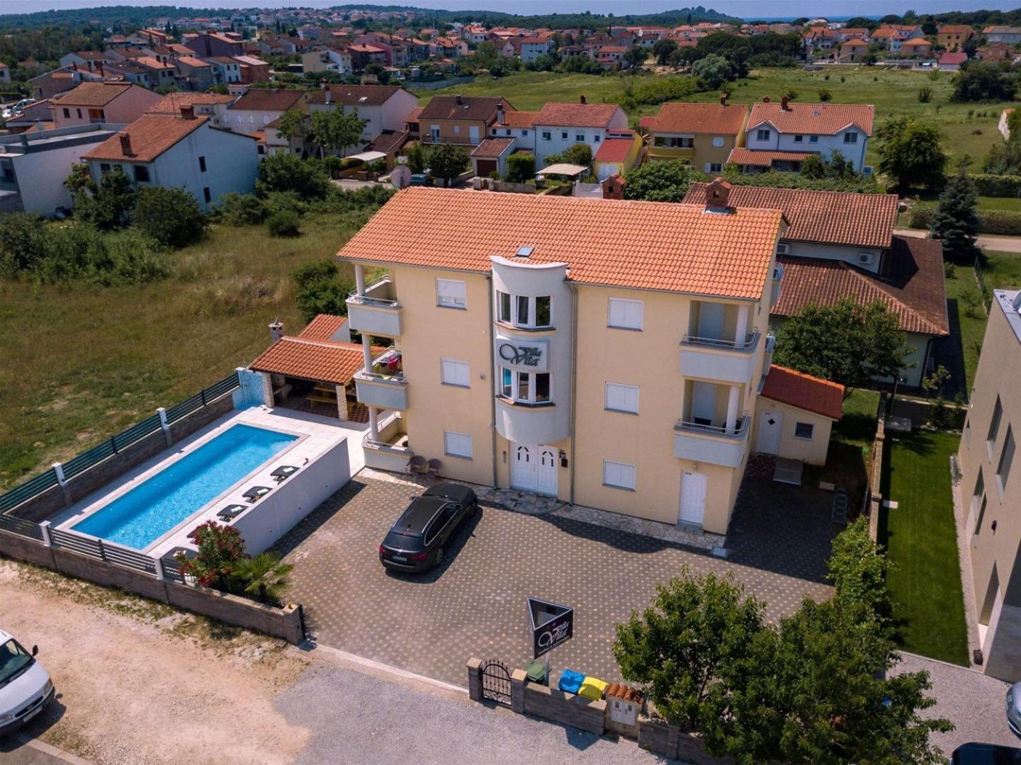 Villa Vita Apartments & Studios With Common Pool Valbandon Exterior foto